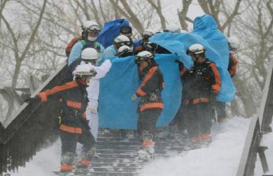 3·27日本滑雪场雪崩