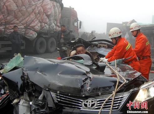 沪蓉高速15车连环车祸事故